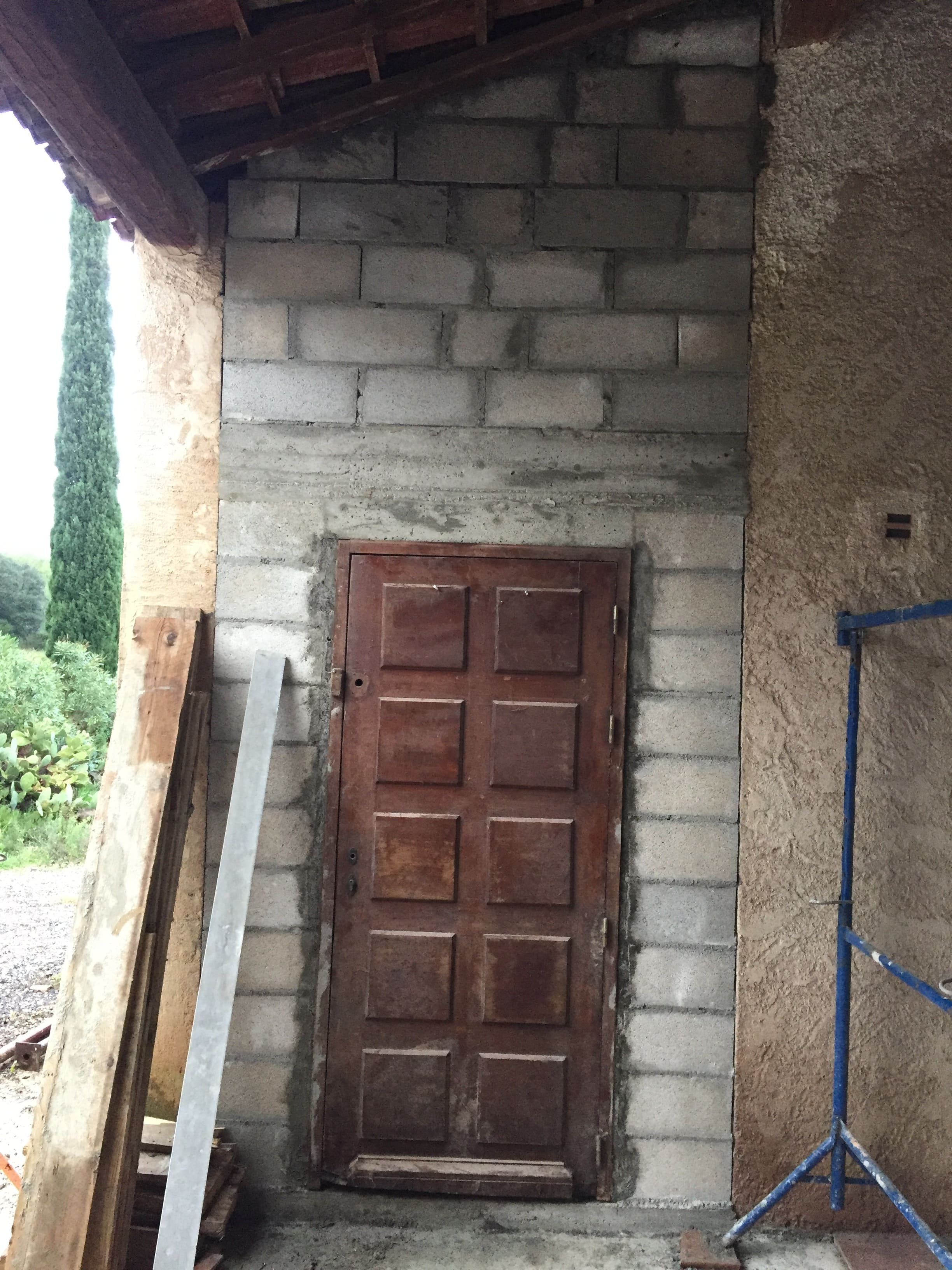 Ouverture en pierre taillée